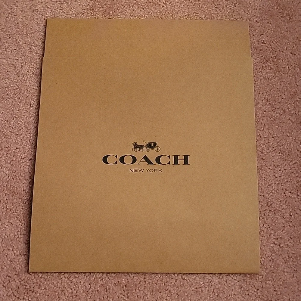 Coach Box - Picture 1 of 7